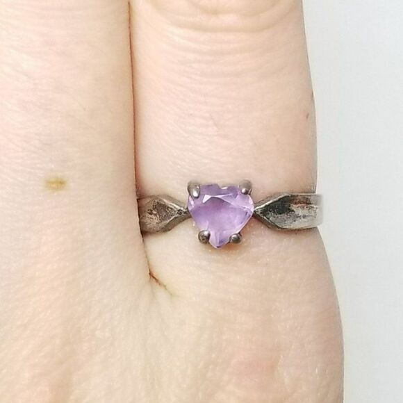 Vintage Sterling Silver Purple Heart Solitaire Ring, Size 6 1/2 Band, Estate - Picture 1 of 9